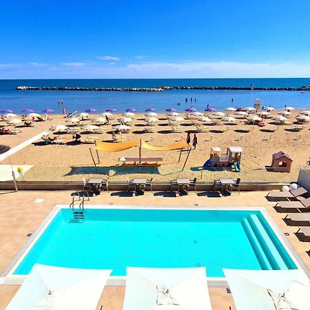 You & Me Beach Hotel Rimini Zewnętrze zdjęcie