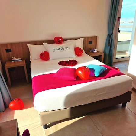 You & Me Beach Hotel Rimini Zewnętrze zdjęcie