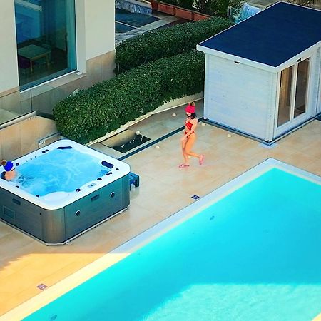 You & Me Beach Hotel Rimini Zewnętrze zdjęcie