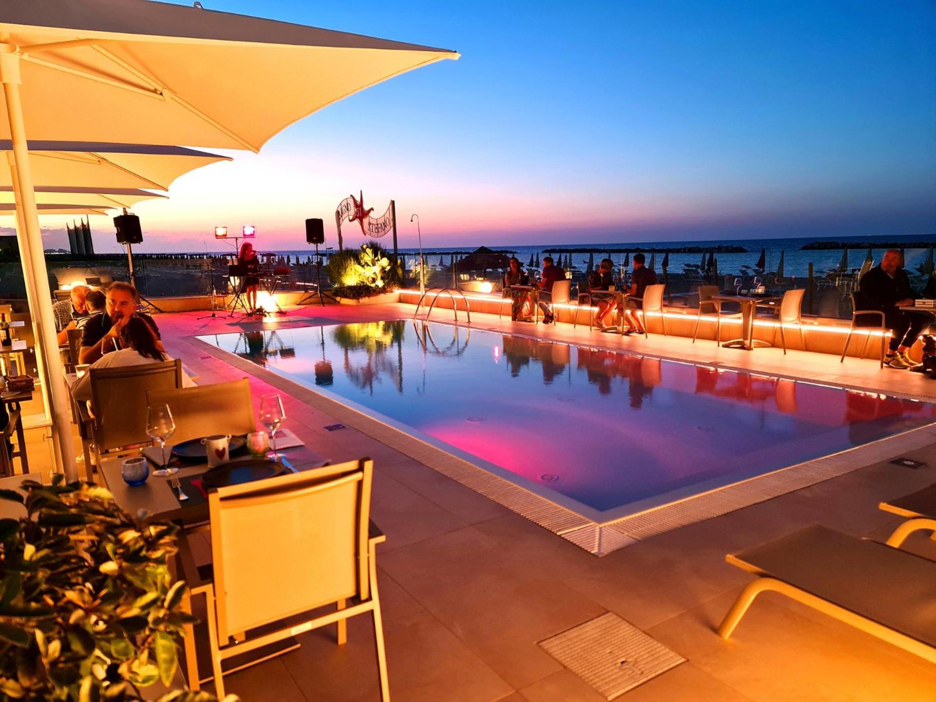 You & Me Beach Hotel Rimini Zewnętrze zdjęcie