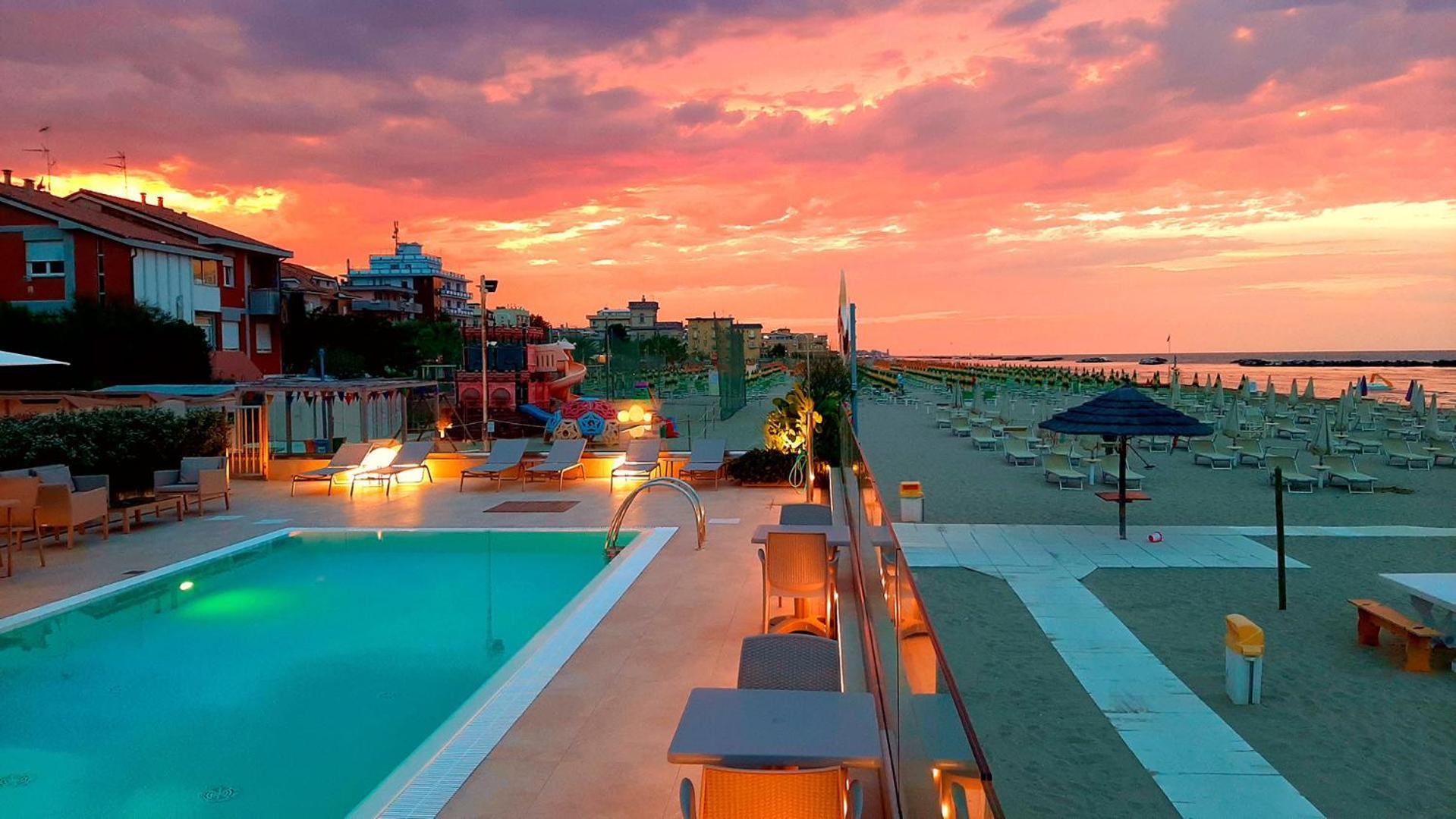 You & Me Beach Hotel Rimini Zewnętrze zdjęcie