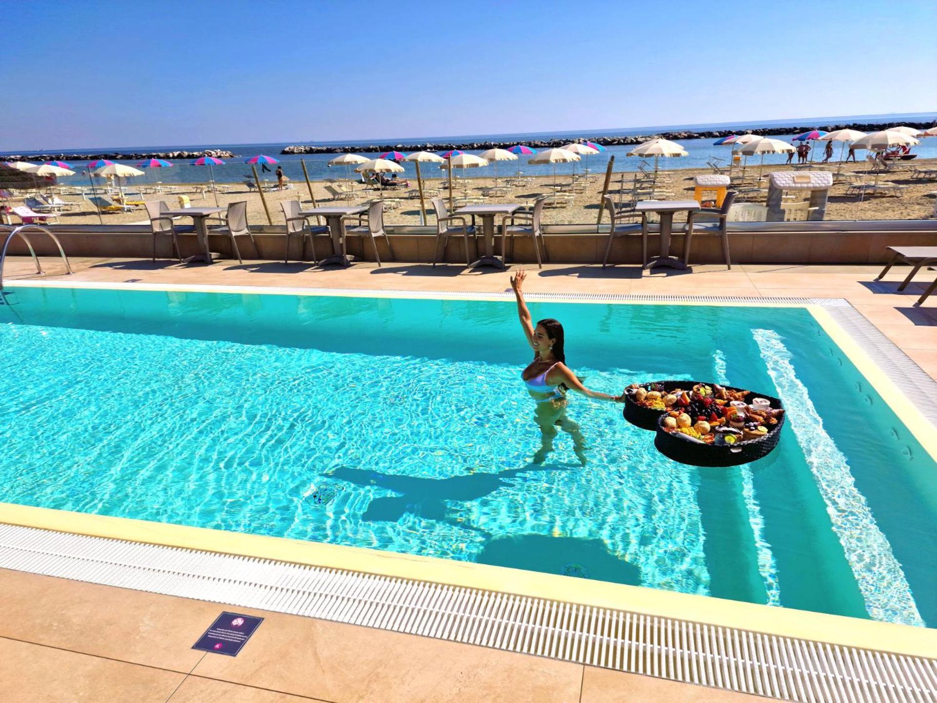 You & Me Beach Hotel Rimini Zewnętrze zdjęcie
