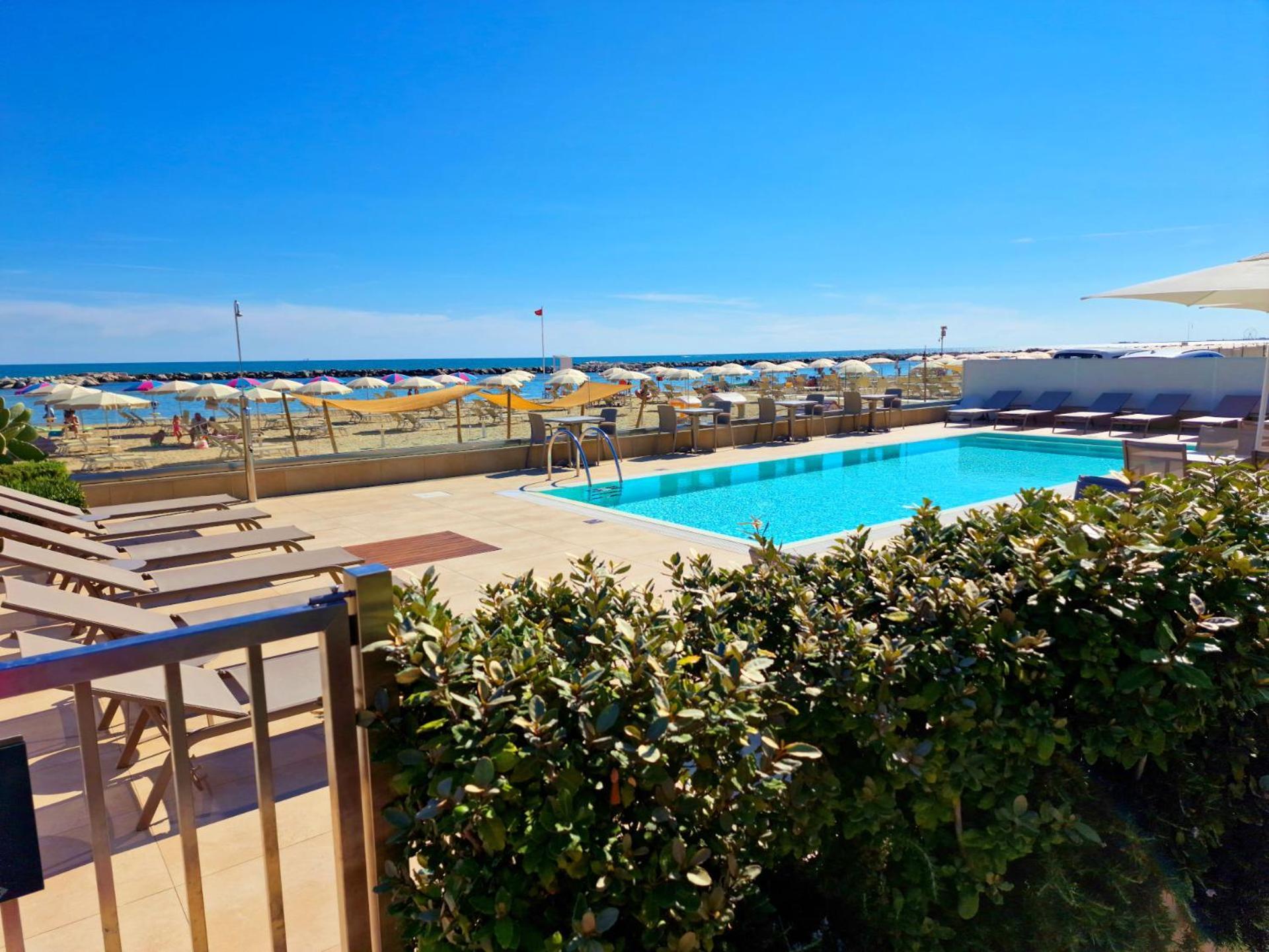 You & Me Beach Hotel Rimini Zewnętrze zdjęcie