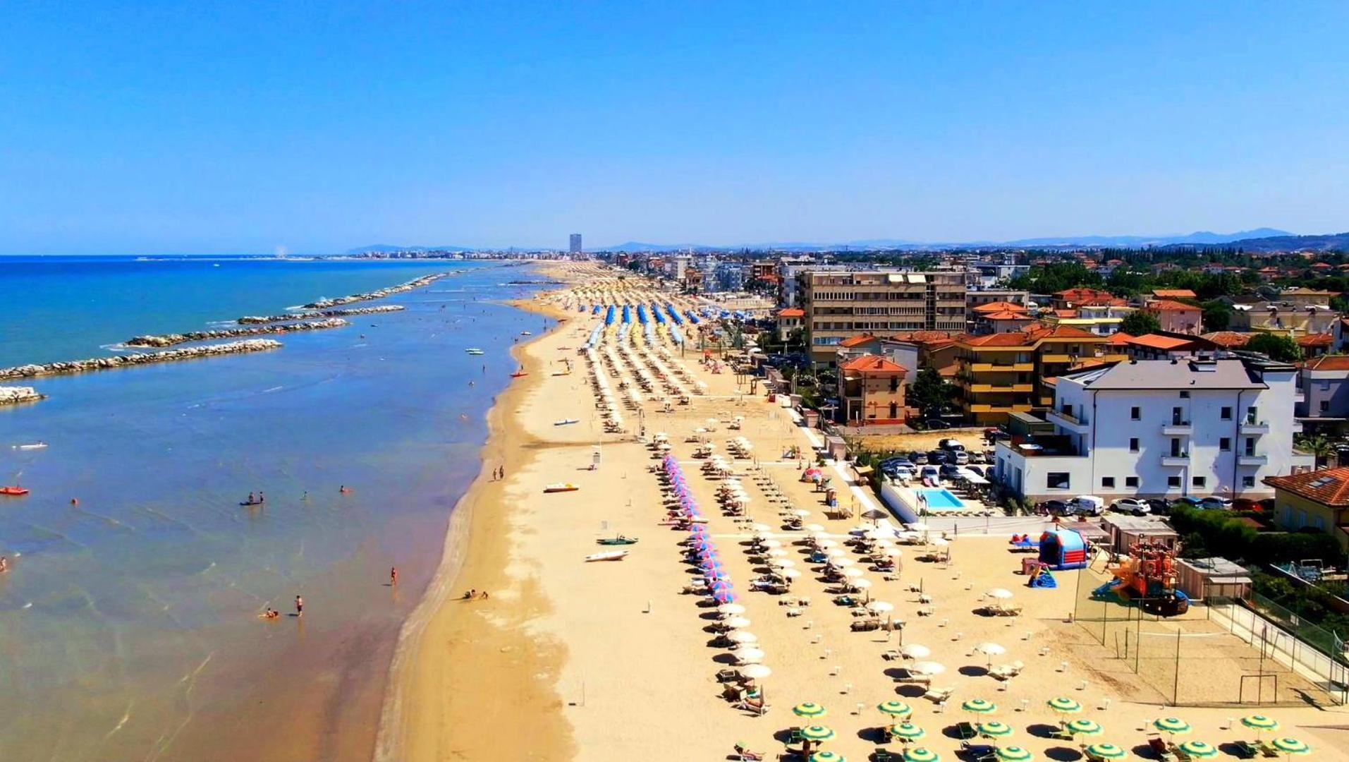 You & Me Beach Hotel Rimini Zewnętrze zdjęcie